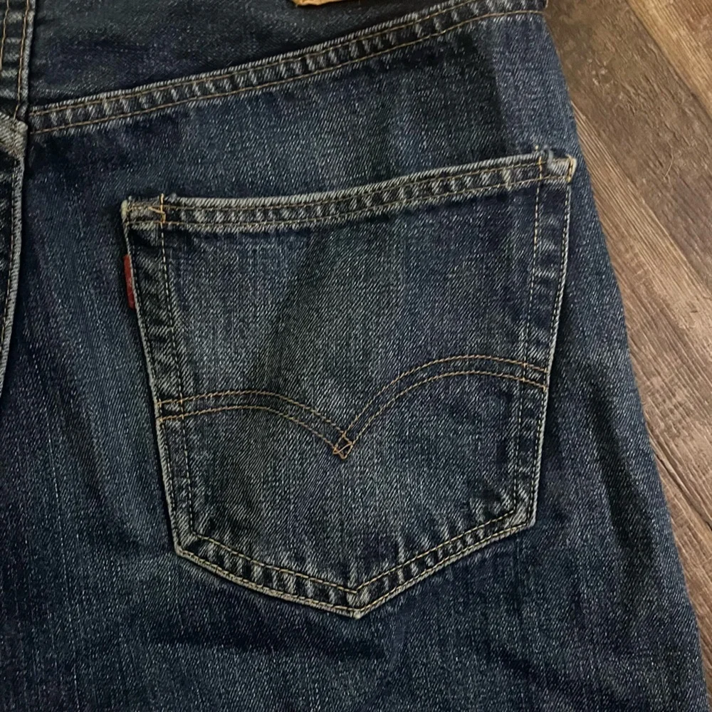 Levi's Classic 501 button-fly Blue Denim cut-off Jean Shorts Size 34 runs small - Picture 5 of 7